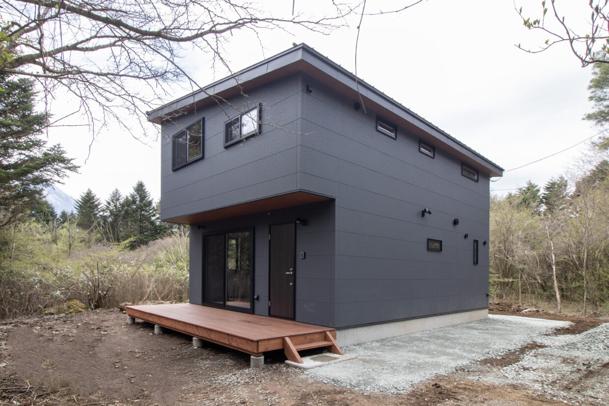 雄大な富士山を望む、自然と調和するご夫婦のための別荘。